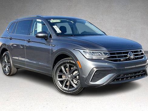 Used 2024 Volkswagen Tiguan SE image 2