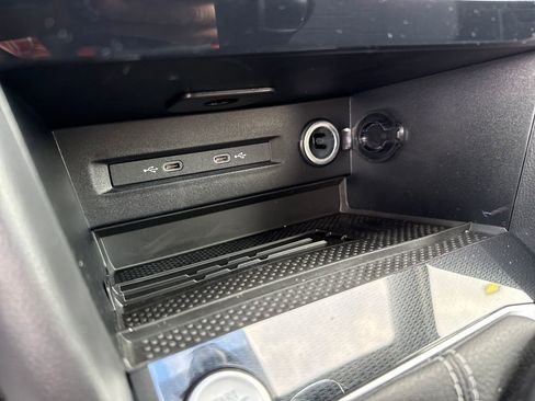 New 2025 Volkswagen Taos SE image 12