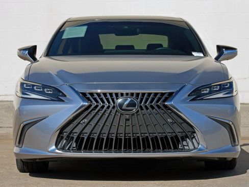 Used 2022 Lexus ES 350 Ultra Luxury w/ Accessory Package 2 image 7