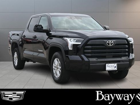 Used 2022 Toyota Tundra SR5 AWD/4WD image 3