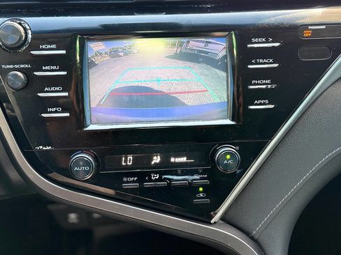 Used 2018 Toyota Camry SE image 23