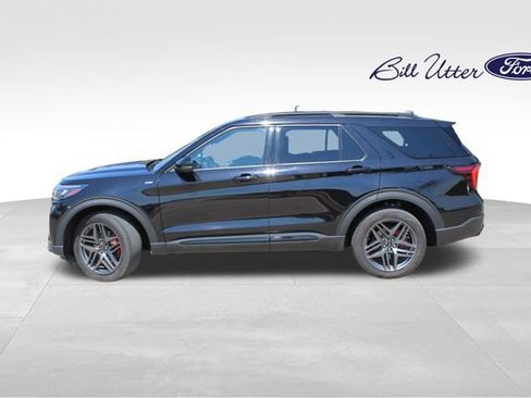 Used 2025 Ford Explorer ST-Line w/ ST-Line Street Pack AWD/4WD image 8