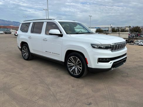 Used 2022 Jeep Grand Wagoneer Series III w/ HD Trailer Tow Package image 7