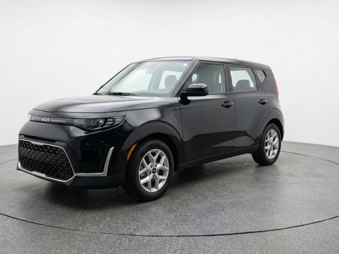 Used 2025 Kia Soul LX w/ LX Technology Package image 3