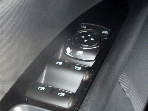 Used 2018 Ford Fusion SE w/ Equipment Group 201A FWD image 28