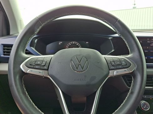 Certified 2023 Volkswagen Taos SE w/ Black Wheel Package FWD image 18