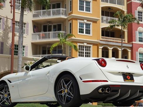 Used 2017 Ferrari California T RWD image 61
