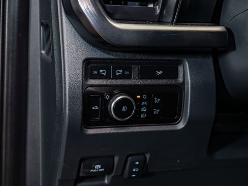 Used 2023 Ford F350 Lariat w/ Lariat Ultimate Package AWD/4WD image 17