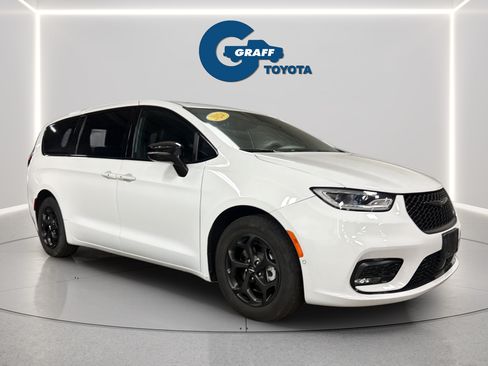 Used 2024 Chrysler Pacifica Limited FWD image 5