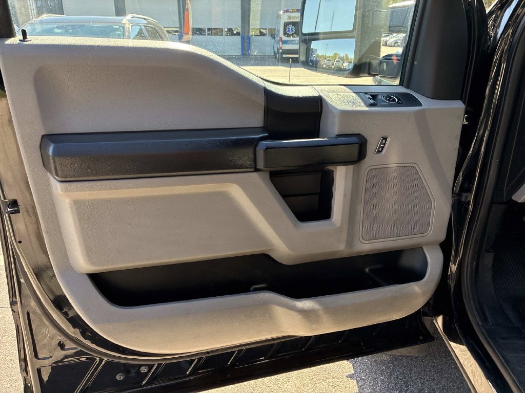 Used 2017 Ford F550 4x4 Regular Cab Super Duty image 17