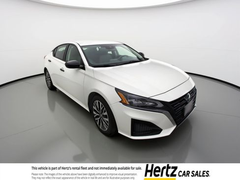 Used 2025 Nissan Altima 2.5 SV image 1