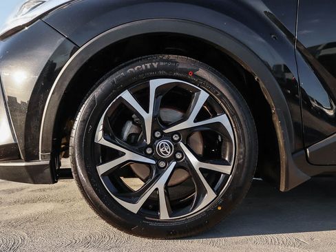 Used 2020 Toyota C-HR XLE FWD image 11