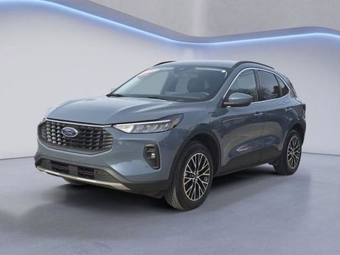 Certified 2025 Ford Escape PHEV image 6
