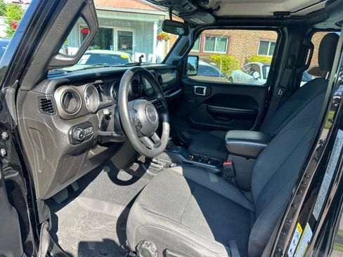Used 2018 Jeep Wrangler Unlimited Sport S image 10