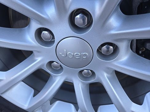 Used 2021 Jeep Cherokee Latitude image 26