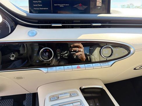 Used 2025 Genesis GV70 2.5T w/ Advanced Package image 33