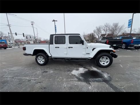 Used 2022 Jeep Gladiator Sport image 9