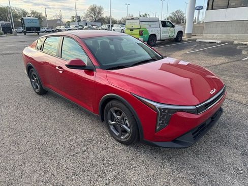 Used 2025 Kia K4 LXS image 1