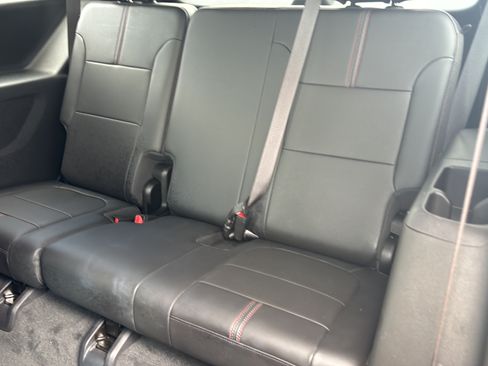 Used 2022 Chevrolet Traverse RS w/ LPO, Floor Liner Package FWD image 12