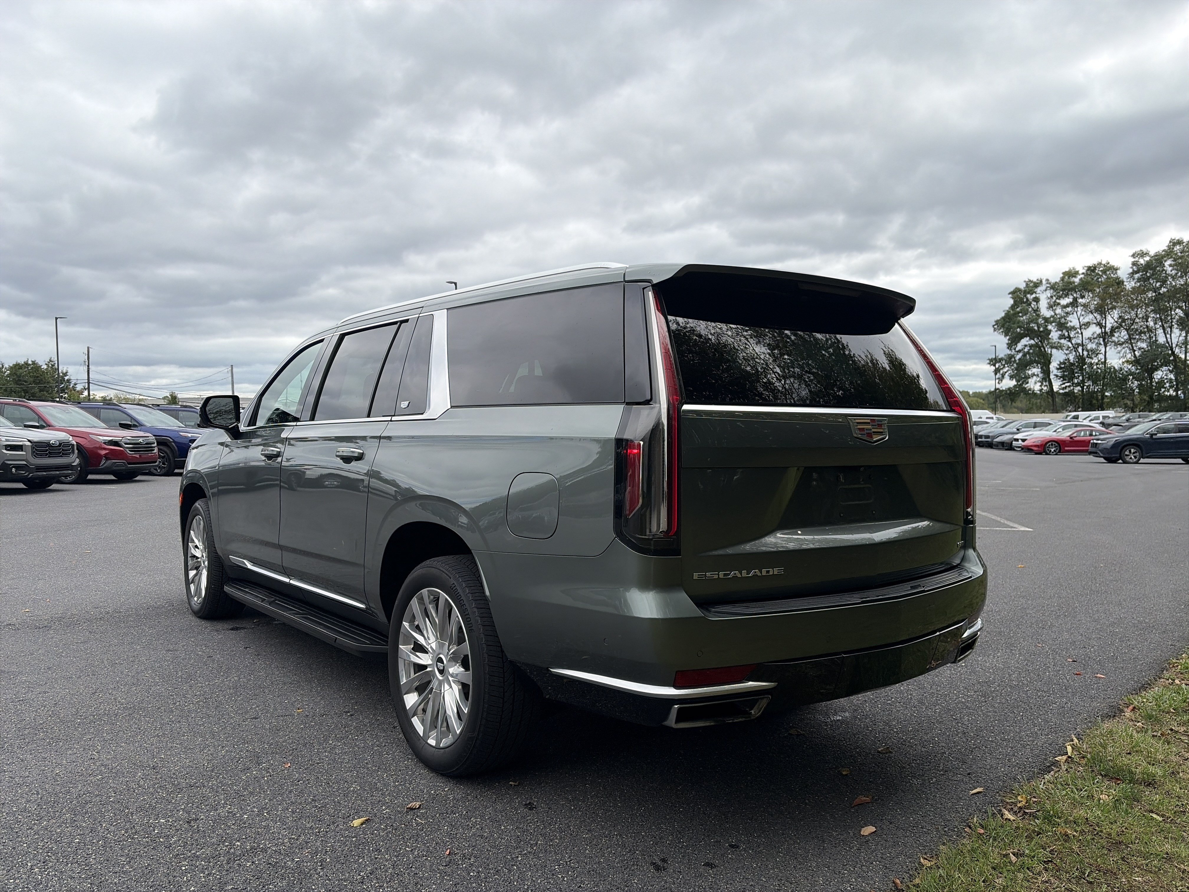 Used 2023 Cadillac Escalade ESV Premium Luxury w/ Performance Package AWD/4WD image 7