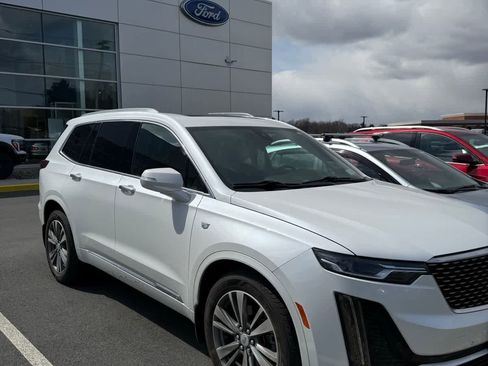 Used 2021 Cadillac XT6 Premium Luxury image 1