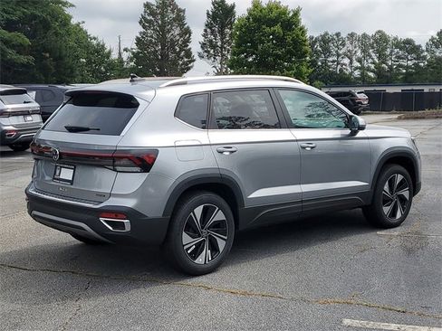 New 2025 Volkswagen Taos SE image 4