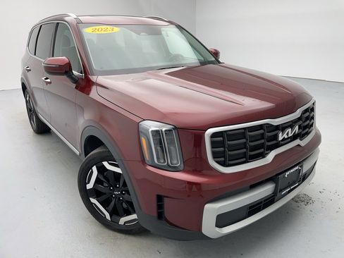 Used 2023 Kia Telluride S w/ S Sunroof Package image 3