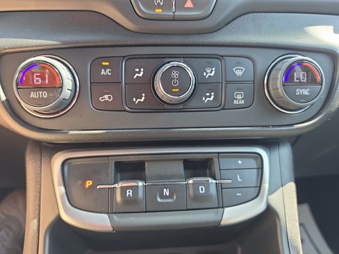 Used 2024 GMC Terrain SLE w/ Driver Convenience Package AWD/4WD image 27