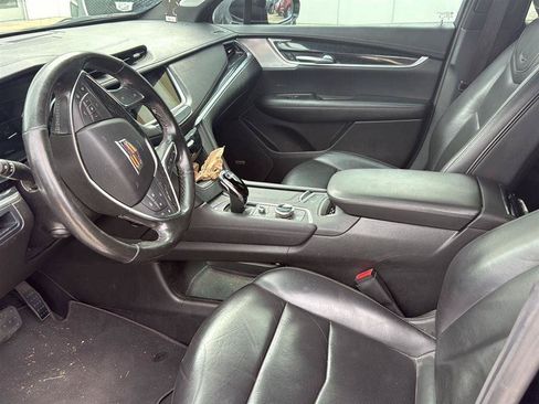 Used 2023 Cadillac XT5 Premium Luxury FWD image 2