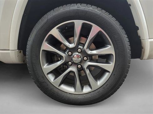 Used 2017 Jeep Grand Cherokee Overland w/ Jeep Active Safety Group AWD/4WD image 9