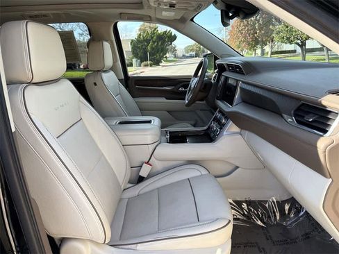 Used 2023 GMC Yukon XL Denali image 41
