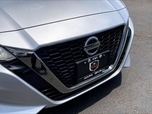Used 2020 Nissan Altima 2.5 SR w/ Premium Package FWD image 4