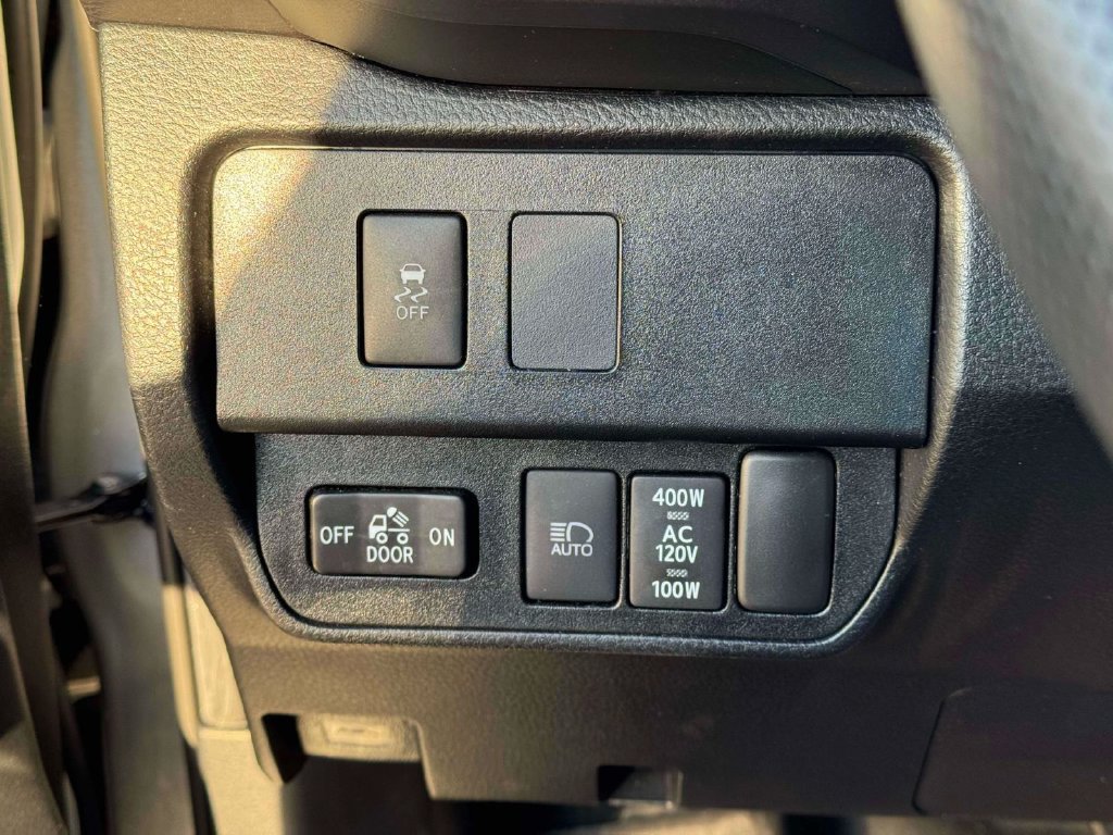 Used 2022 Toyota Tacoma TRD Off-Road AWD/4WD image 19