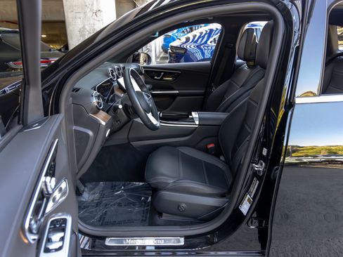 Used 2023 Mercedes-Benz GLC 300 4MATIC image 28