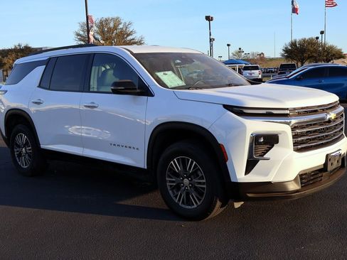 Used 2025 Chevrolet Traverse LT FWD image 13