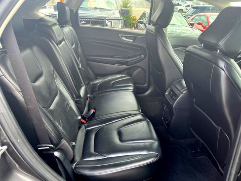 Used 2020 Ford Edge Titanium image 16