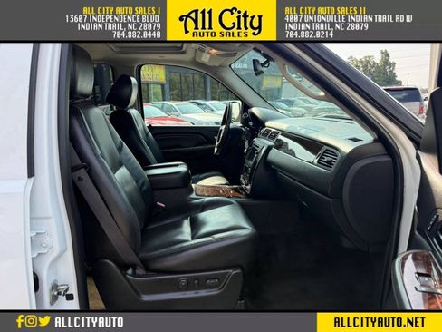 Used 2009 GMC Yukon XL Denali RWD image 21