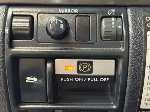 Used 2010 Subaru Outback 2.5i Premium AWD/4WD image 25