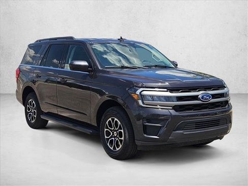 Used 2024 Ford Expedition XLT AWD/4WD image 3