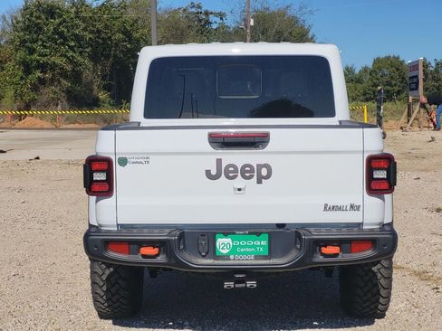 New 2025 Jeep Gladiator Mojave image 5