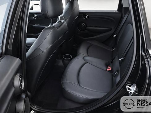 Used 2016 MINI Cooper 4-Door Hardtop FWD image 8