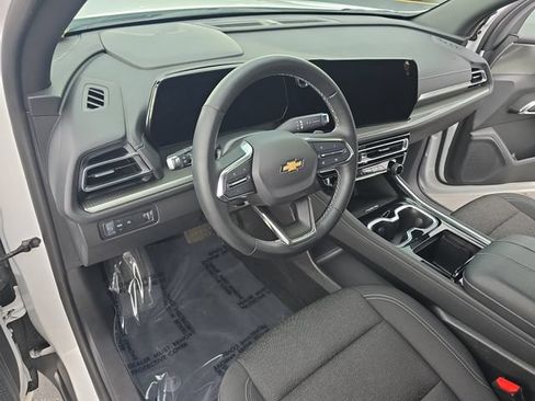 Used 2024 Chevrolet Traverse LT w/ LPO, Floor Liner Package FWD image 21