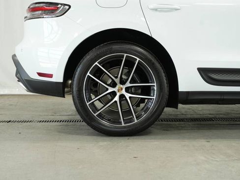 Certified 2025 Porsche Macan AWD/4WD image 39