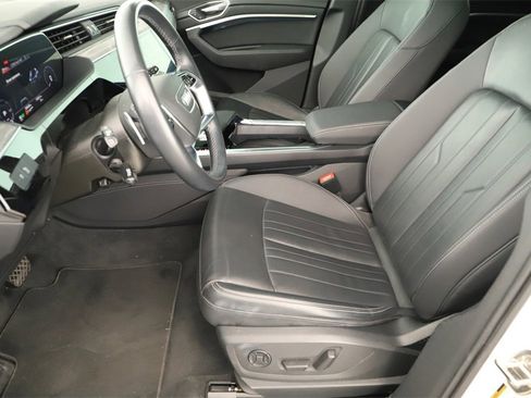 Used 2022 Audi e-tron Premium image 24