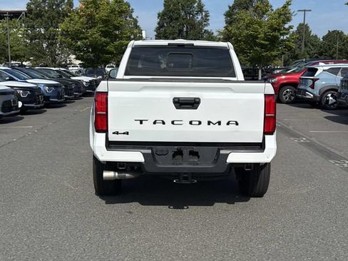 Used 2024 Toyota Tacoma TRD Sport w/ TRD Sport Upgrade Package AWD/4WD image 3