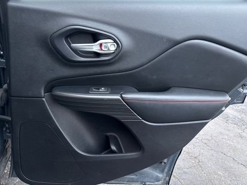 Used 2016 Jeep Cherokee Trailhawk w/ Comfort/Convenience Group image 16