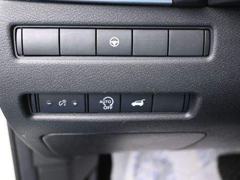 Used 2024 Nissan Rogue SV FWD image 17
