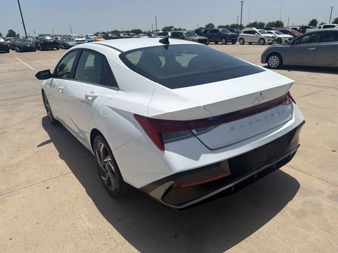 Used 2025 Hyundai Elantra SEL FWD image 4