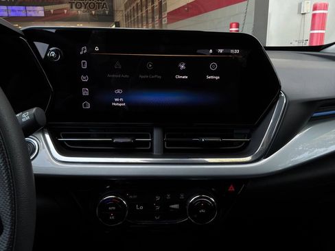 Used 2025 Chevrolet Trax LT FWD image 24