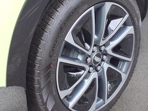 New 2027 Cadillac Optiq Sport w/ LPO, Floor Liner Package AWD/4WD image 9